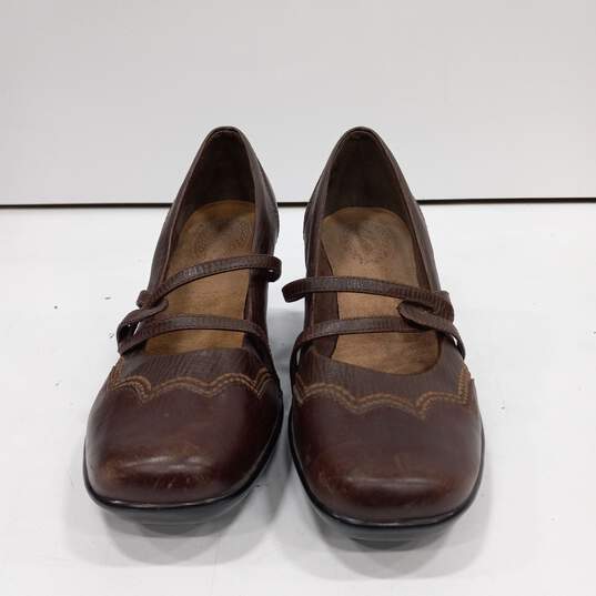 Women's Brown Shoes Size 8 image number 2
