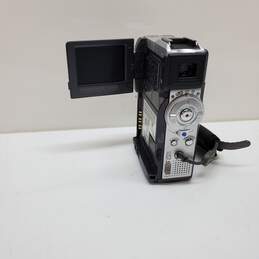 UNTESTED JVC GR-DVP3U Mini DV Compact Digital Camcorder alternative image