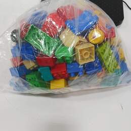 2.5lbs of Bulk Lego Duplo Building Blocks alternative image