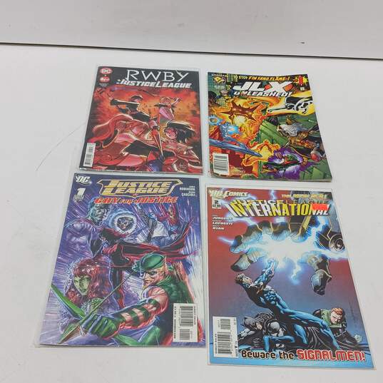 Bundle of 10 Justice League DC Comic Books image number 3