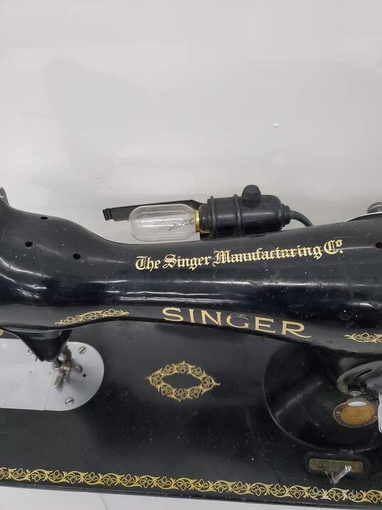 VTG Singer Sewing Machine for parts/repair image number 4