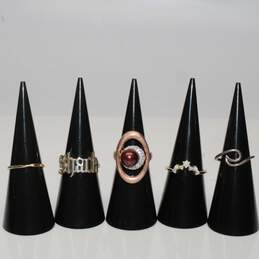 Assortment of 5 Sterling Silver, Vermeil, & Rose Gold Plated Rings (Sizes 4 - 7) - 15.0g