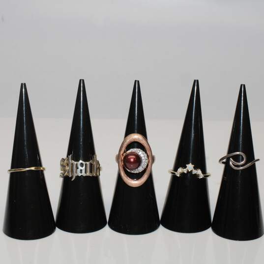Assortment of 5 Sterling Silver, Vermeil, & Rose Gold Plated Rings (Sizes 4 - 7) - 15.0g image number 1