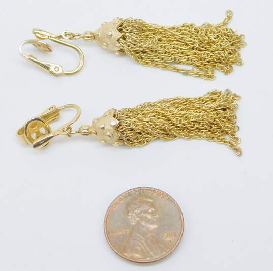 VNTG Crown Trifari Gold Tone Clip-On Chain Tassel Drop Dangle Earrings 12.1g image number 5