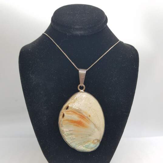 Sterling Silver Sea Shell Pendant On 23.5" Necklace 18.5g image number 1