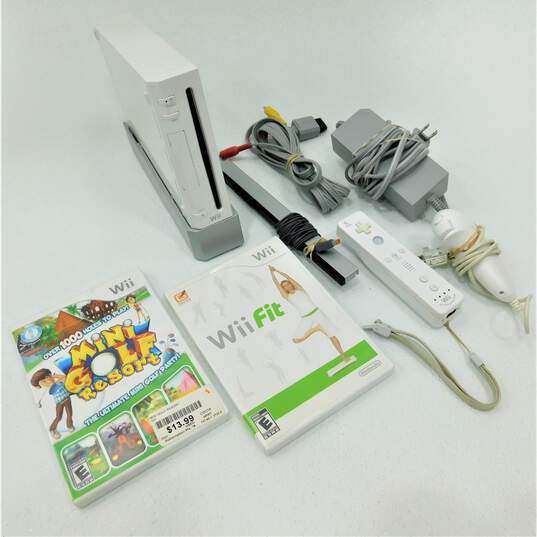 Nintendo Wii With 2 Games Including Mini Golf Resort image number 1