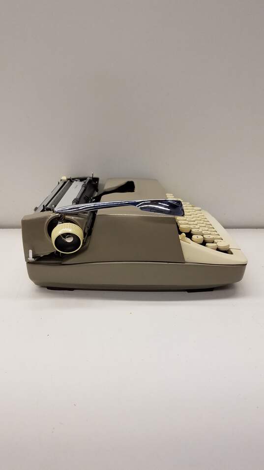 Smith-Corona Galaxie Typewriter image number 4
