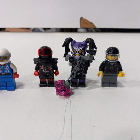 10pc Bundle of Assorted Lego Minifigures image number 2