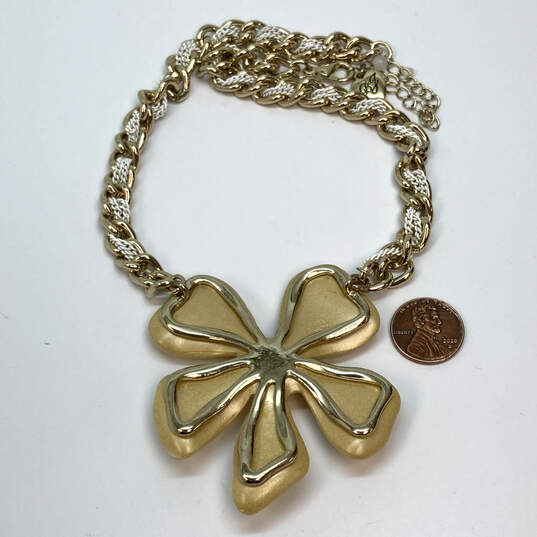 Designer Betsey Johnson Gold-Tone Link Chain Flower Pendant Necklace image number 2
