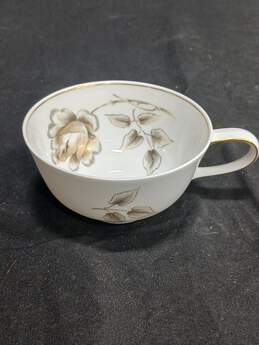 Rosenthal Floral Pattern Tea Cups & Saucers Bundle alternative image