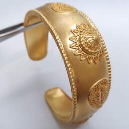 Satya Gold Tone Cuff 7 1/4inch Bracelet 42.4g alternative image