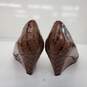 Johnston & Murphy Women's Brown Croc Embossed Leather Wedges Size 7.5 image number 5