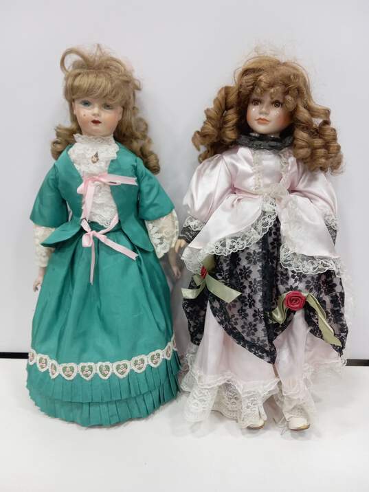 Bundle of 5 Assorted Vintage Doll w/ Stands image number 3