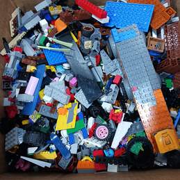 8.6lb Bundle of Mixed Variety Lego Building Blocks and Pieces