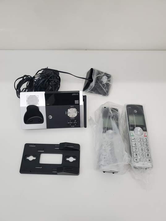 AT&T CL82315 DECT 6.0 Cordless Phone Untested image number 1