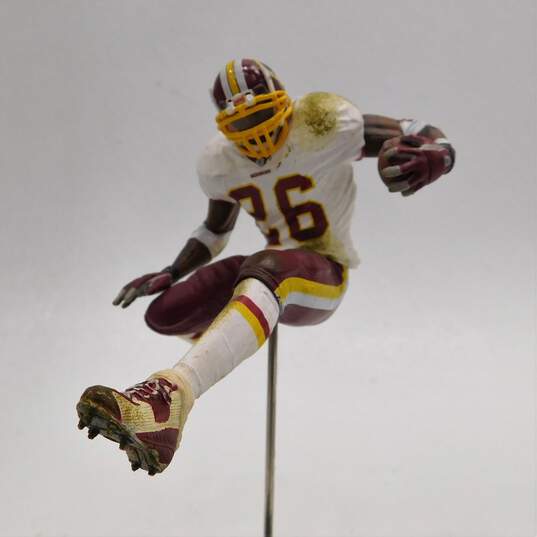 2005 McFarlane Clinton Portis Washington Football Team NFL Figure image number 2