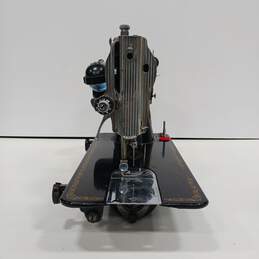 Vintage Singer Black Sewing Machine alternative image
