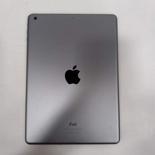 Gray 9in Apple Ipad w/ Navy Blue Case image number 3