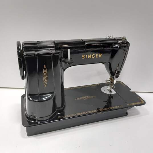 Vintage Singer 301A Black Sewing Machine image number 3