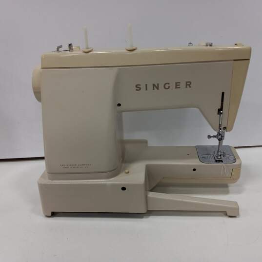 Vintage Singer Model 534 Sewing Machine image number 3