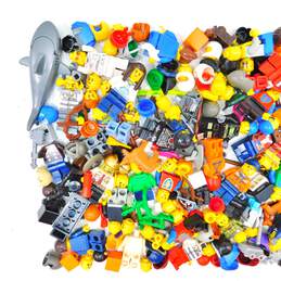 10.1 oz. LEGO Miscellaneous Minifigures Bulk Lot alternative image
