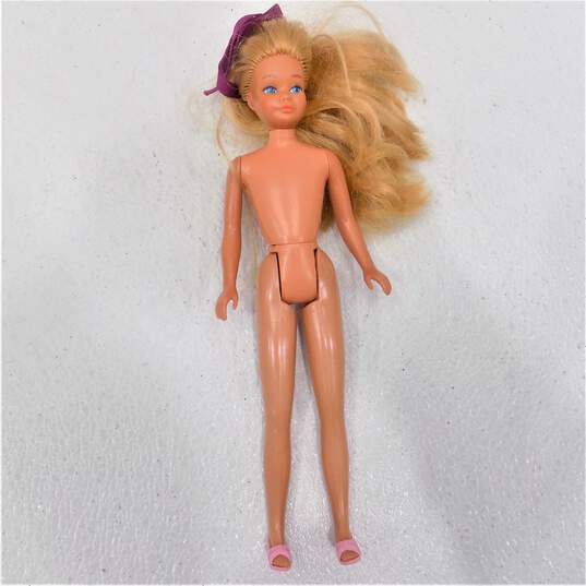 Vntg Mattel Barbie & Skipper Dolls With Clothes & Case image number 4
