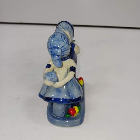 Vintage Holland Kissing Girl & Boy Ceramic Figurine image number 4