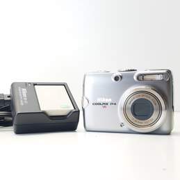 Nikon Coolpix P4 VR 8.1MP Digital Camera alternative image