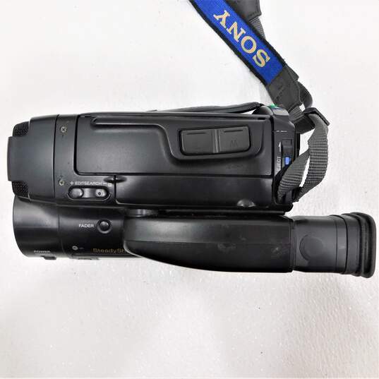 Sony Hi-8 CCD-TR9 Camcorder W/ Batteries Charger & Case image number 4