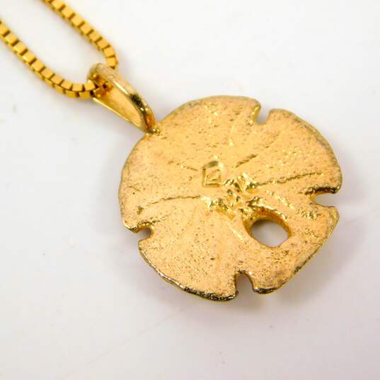 14K Gold Sand Dollar Shell Etched Textured Pendant Box Chain Necklace 3.9g image number 3