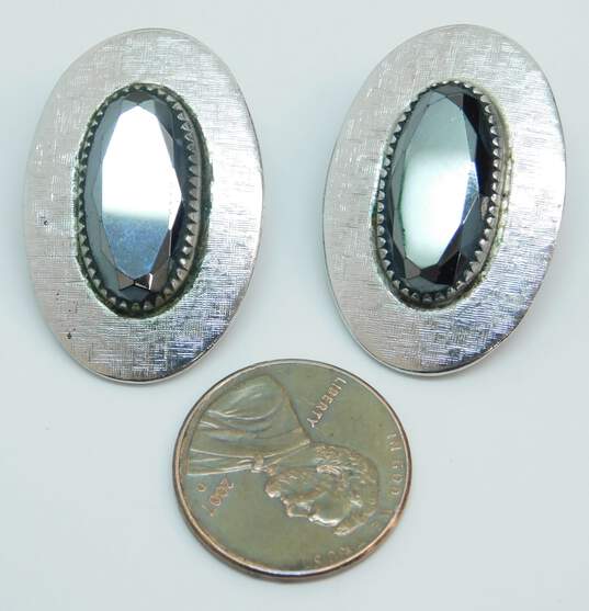 Vintage Whiting & Davis Co Silvertone Faceted Hematite Brushed Oval Clip On Earrings 12.8g image number 6
