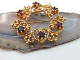 14K Yellow Gold Faceted Garnet Open Scrolled Circle Brooch 9.2g alternative image