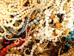 15.2 LBS VNTG Costume Jewelry Variety & Brooches alternative image