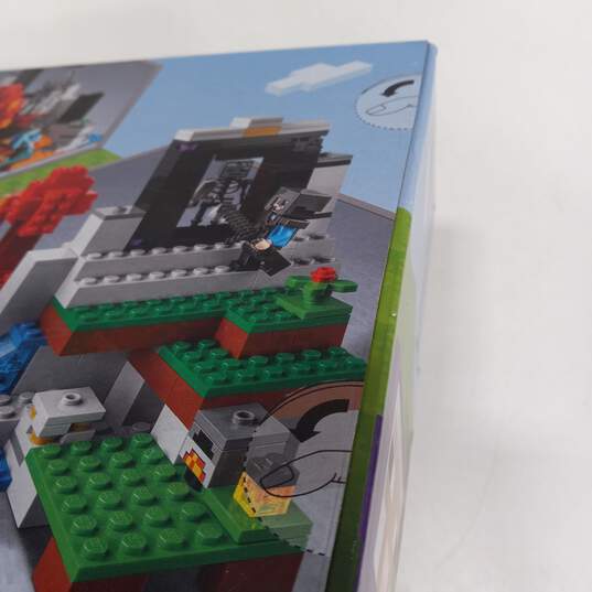 Lego Minecraft Assembly Kit In Sealed Box image number 6