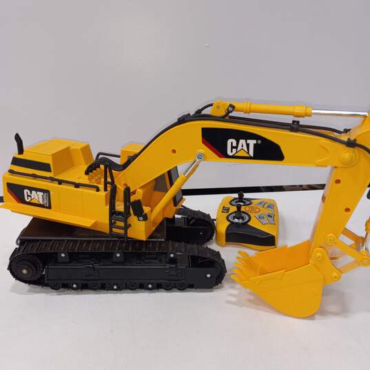Toy State Caterpillar RC Cat Backhoe RC Loader image number 5