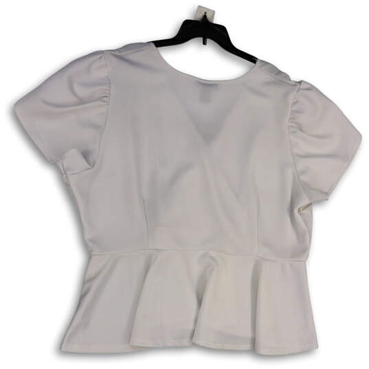 Womens White Short Sleeve Surplice Neck Ruffle Hem Cropped Blouse Sz 30/32 image number 2
