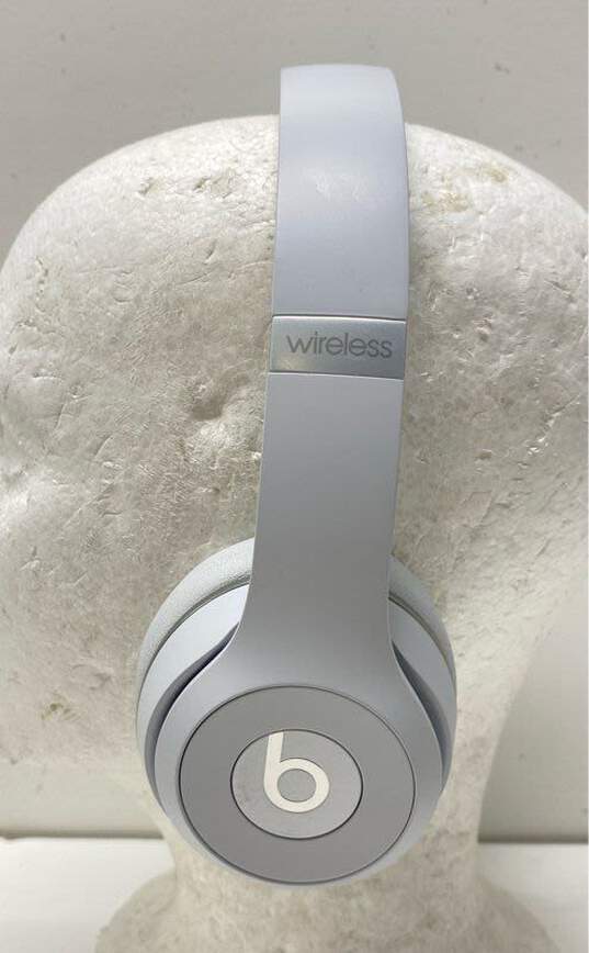 Beats by Dre Solo 3 Gray Wireless Bluetooth Headband Headphones with Case image number 4