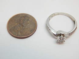 10K White Gold 0.11 CTTW Round Diamond Ring 2.1g alternative image