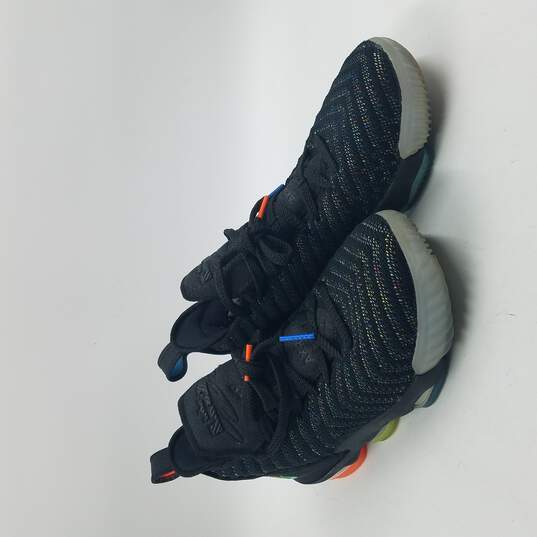 Nike Lebron 16 'Promise' Sneaker Boy's Sz 5.5 Black image number 3
