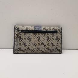 Guess Signature Lock Trifold Wallet alternative image