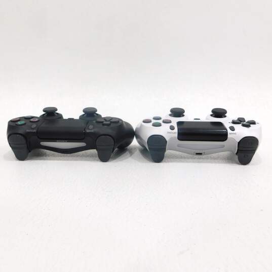 4 Sony Dualshock 4 Controllers image number 12