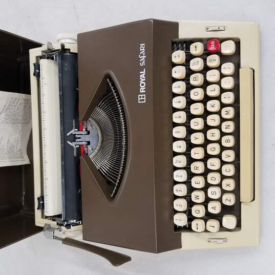 Vintage Royal Safari Portable Typewriter image number 2