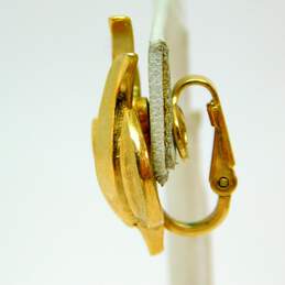 VNTG Crown Trifari Gold Tone Clip-On Earrings 8.4g alternative image