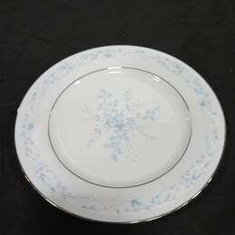Bundle of 5 Noritake Contemporary Fine China Carolyn Floral White, Blue, And Silver Salad Plates alternative image