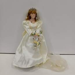 Danbury Mint The Princess Sarah Bride Doll The Royal Wedding with Paperwork alternative image