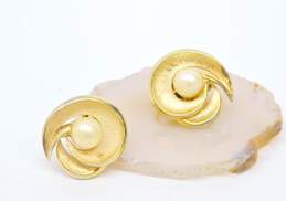 Vintage Crown Trifari Faux Pearl & Gold Tone Clip-On Earrings 13.9g alternative image