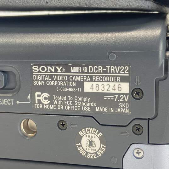 Sony Handycam DCR-TRV22 MiniDV Camcorder (For Parts or Repair) image number 6