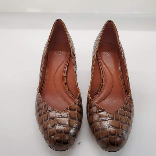 Johnston & Murphy Women's Brown Croc Embossed Leather Wedges Size 7.5 image number 2