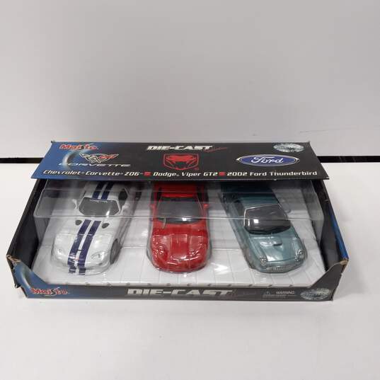 Maisto 3pc Set of Die Cast Collector Cars image number 6