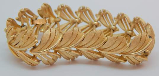 Vintage Crown Trifari Brushed Textured & Smooth Cut Outs Chevron Leaves Linked Bracelet 39.5g image number 1